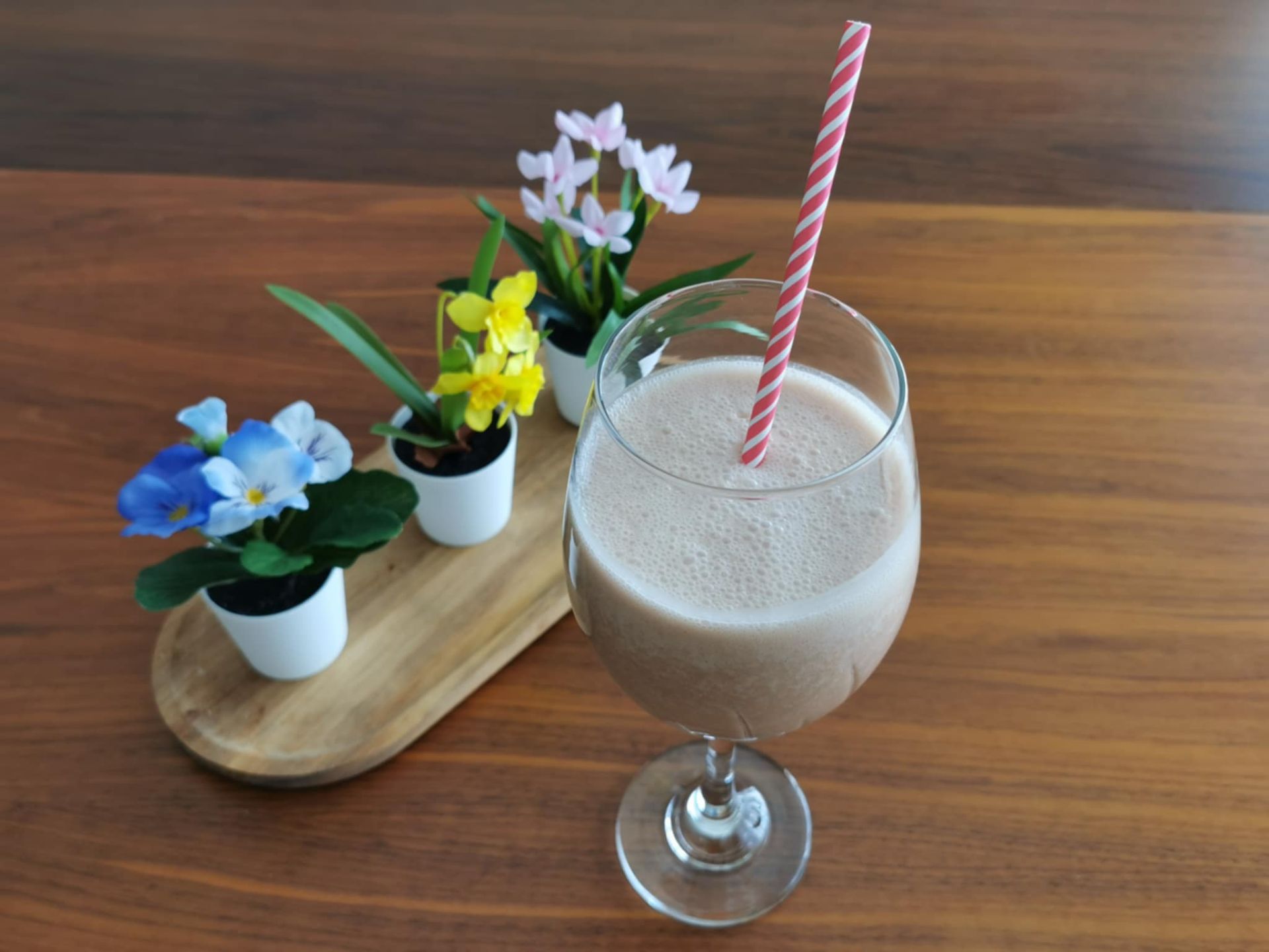 Jäätisekokteilid. Aakre, Elva vald. Janari Motokohvik